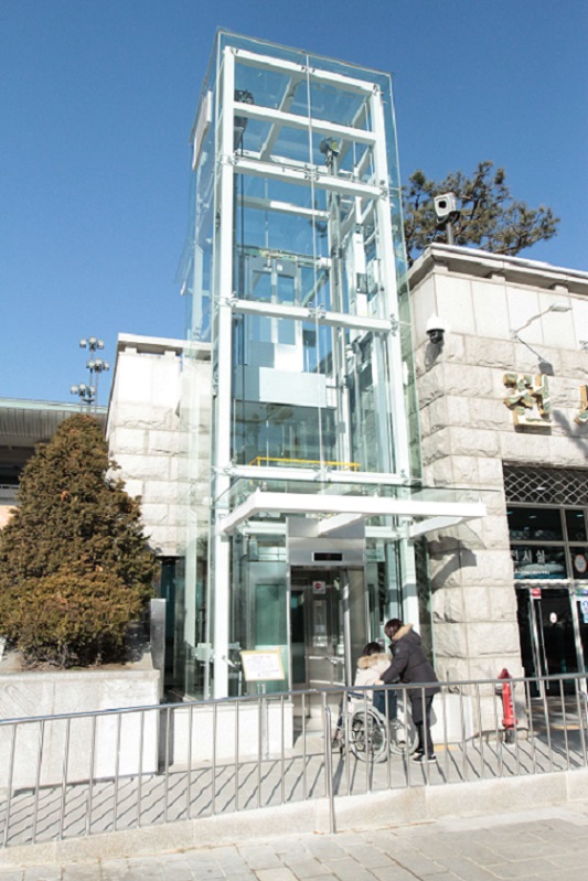 인천문화예술회관, 관객 편의 증대를 위한 야외용 승강기 설치