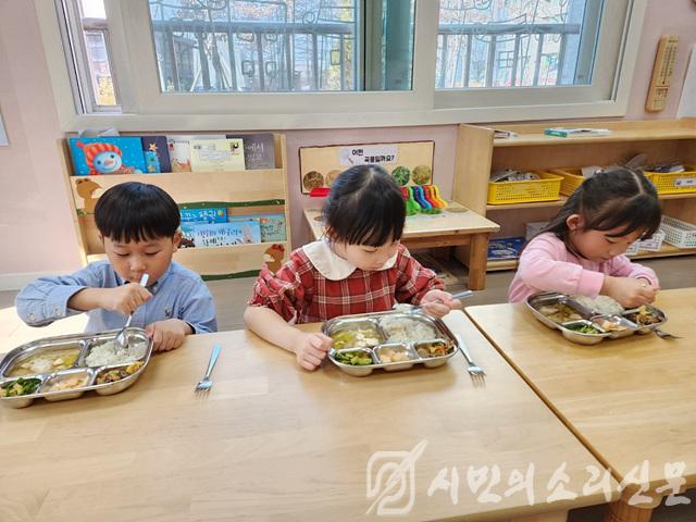 1서구, 어린이집 391곳에 ‘친환경 쌀’ 111톤 지원 (2).jpg